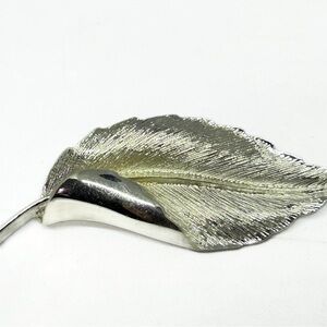 Allison Reed Curling Silvertone Leaf Pin Brooch‎